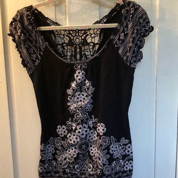 No Boundaries Tops - Gently used black and white top